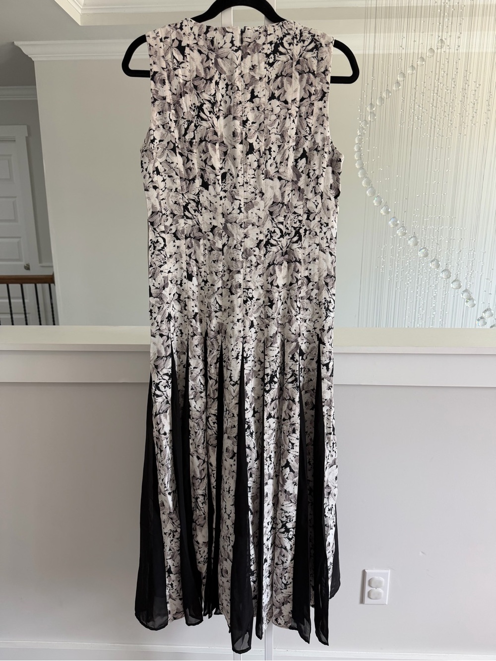Tuckernuck Pleated Floral Midi Dress - Picture 7 of 10